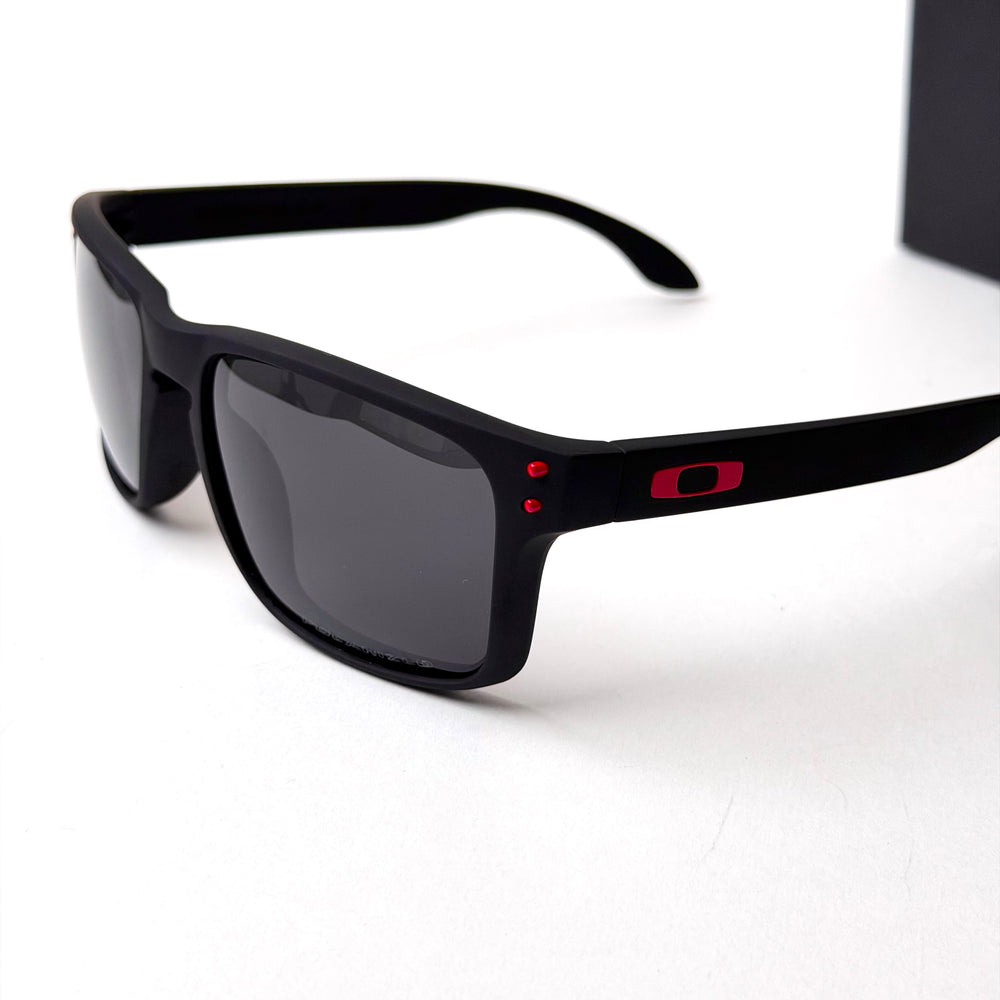 Oakley Holbrook – Black Red Grey