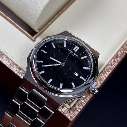 Patek Philippe Nautilus – Black &amp; Silver