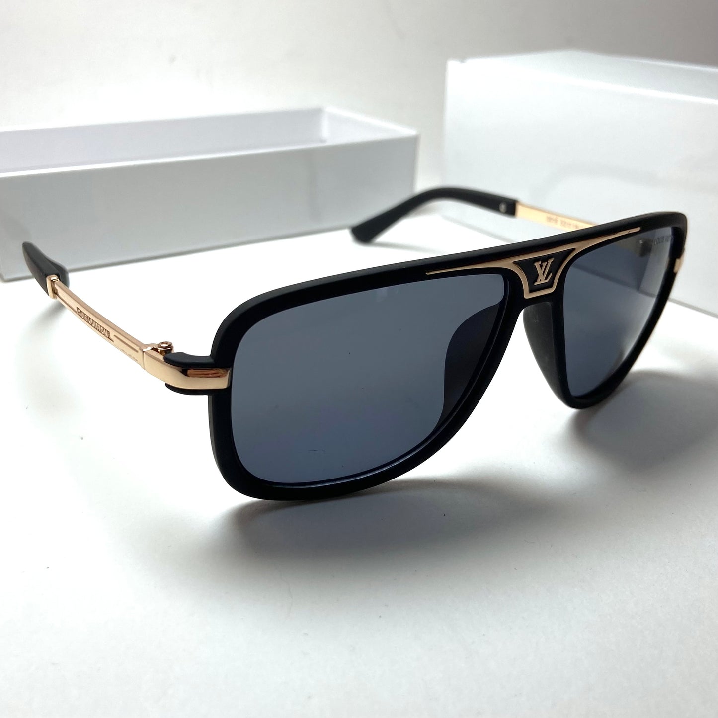 Louis Vuitton Aviator Golden Black