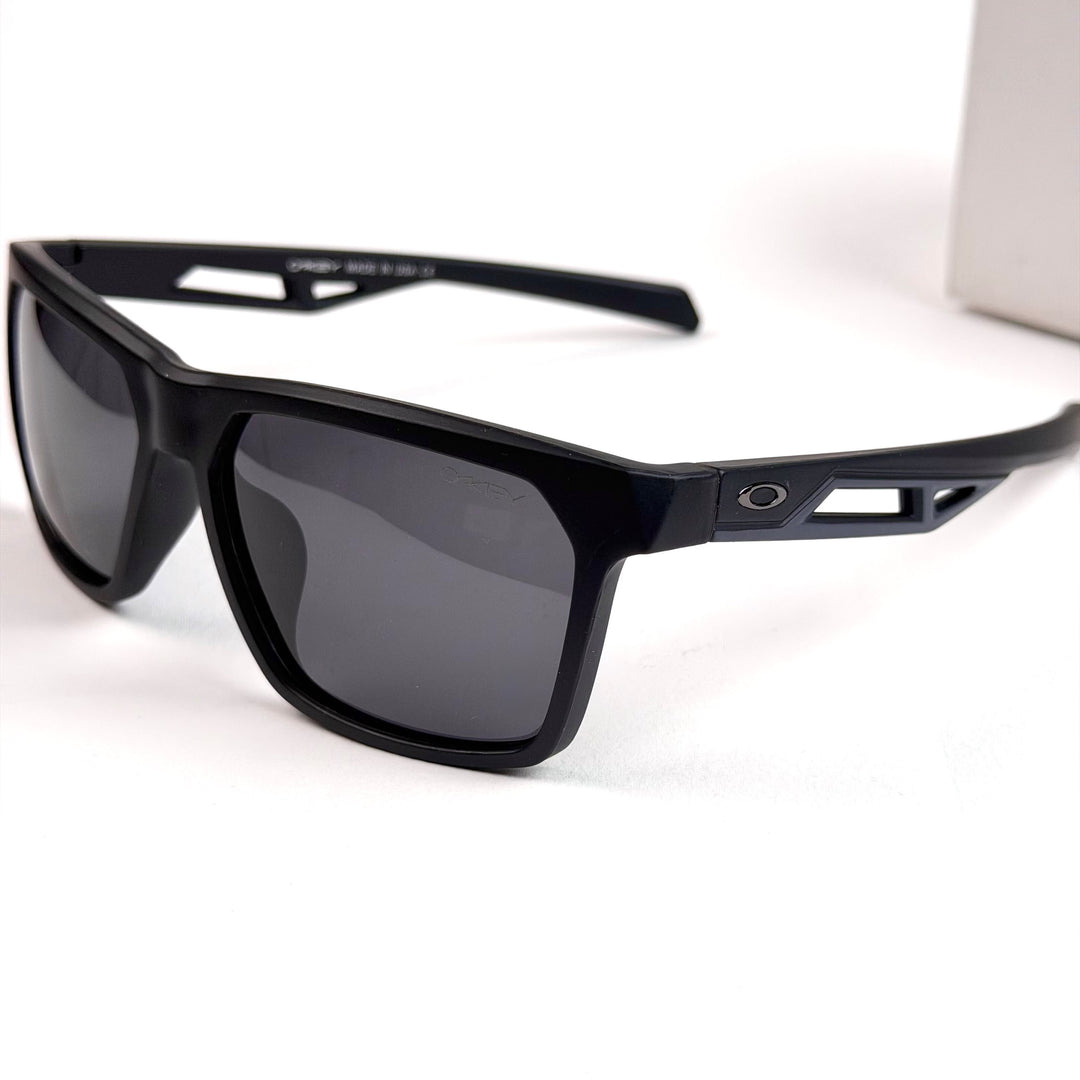 Oakley Square Sport – Matte Black Smoke