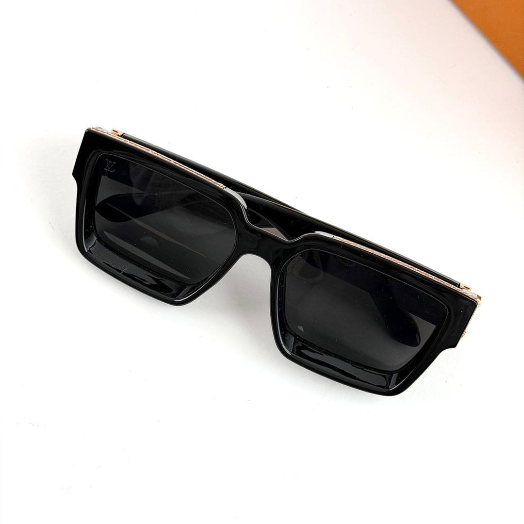 Louis Vuitton Millionaires – Glossy Black / Gold Hardware