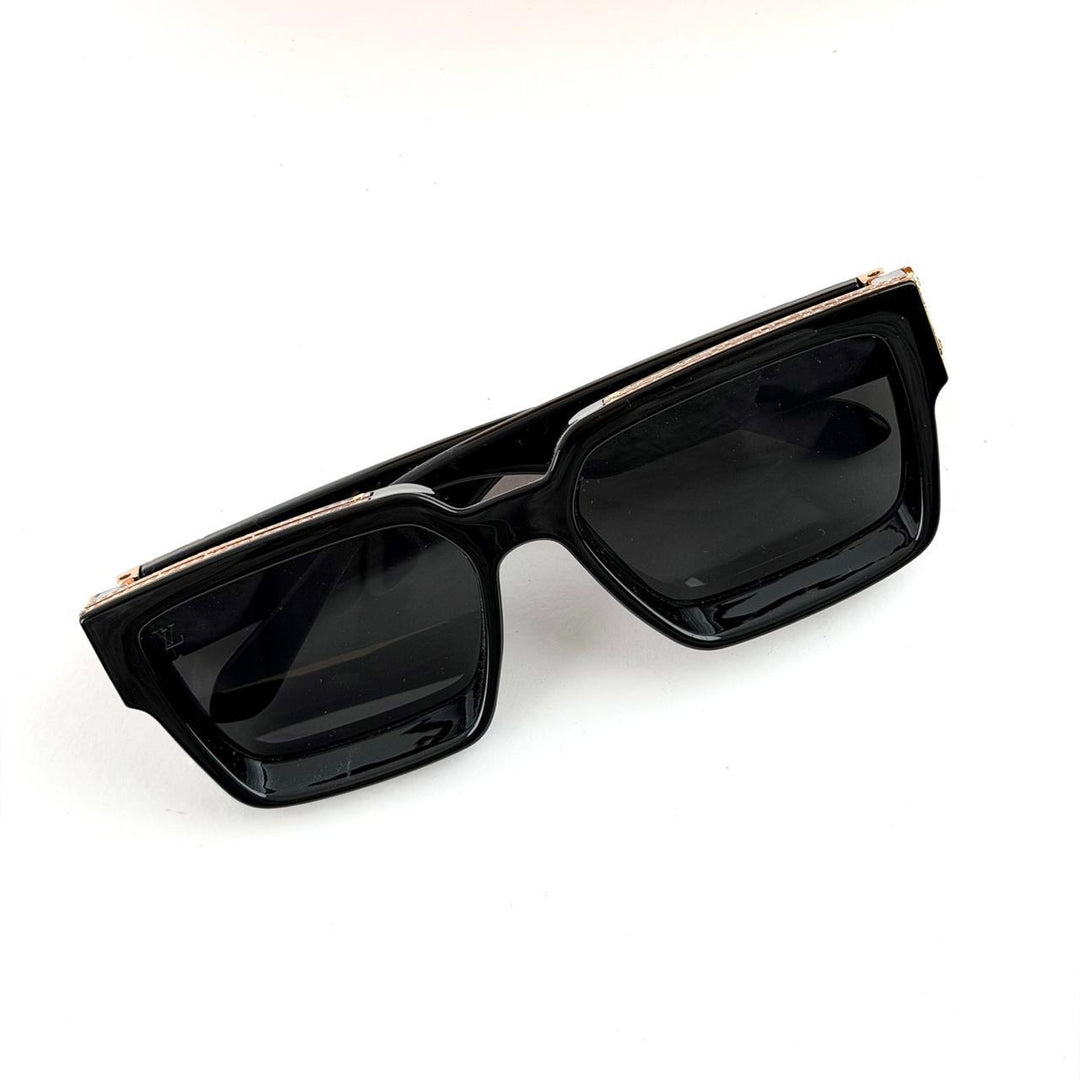 Louis Vuitton Millionaires – Glossy Black / Gold Hardware