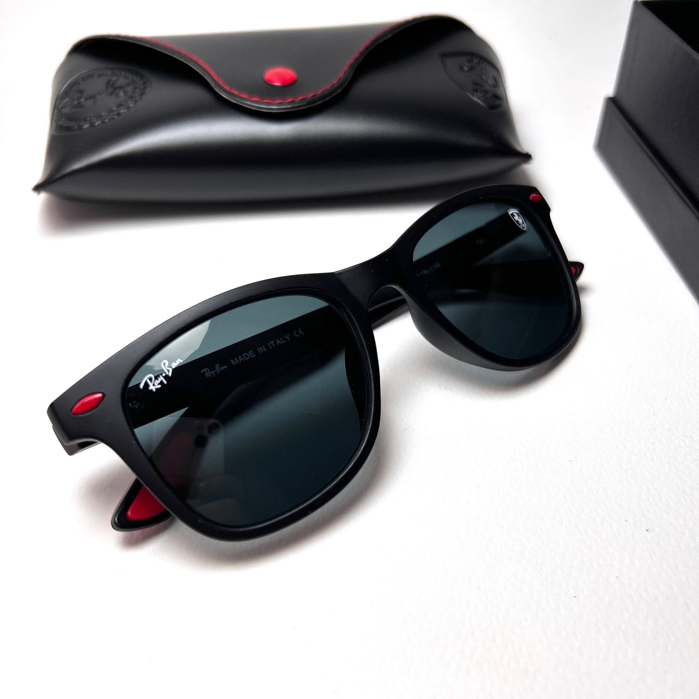 Ray Ban Wayfarer Scuderia Ferrari RB4195 - Black n Red