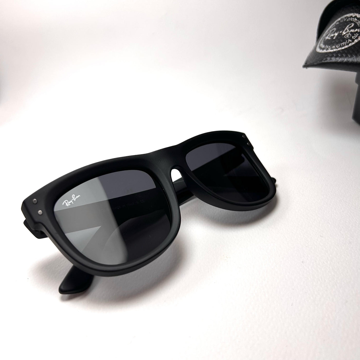 Ray Ban Wayfarer Reverse RB0707S - Full Black
