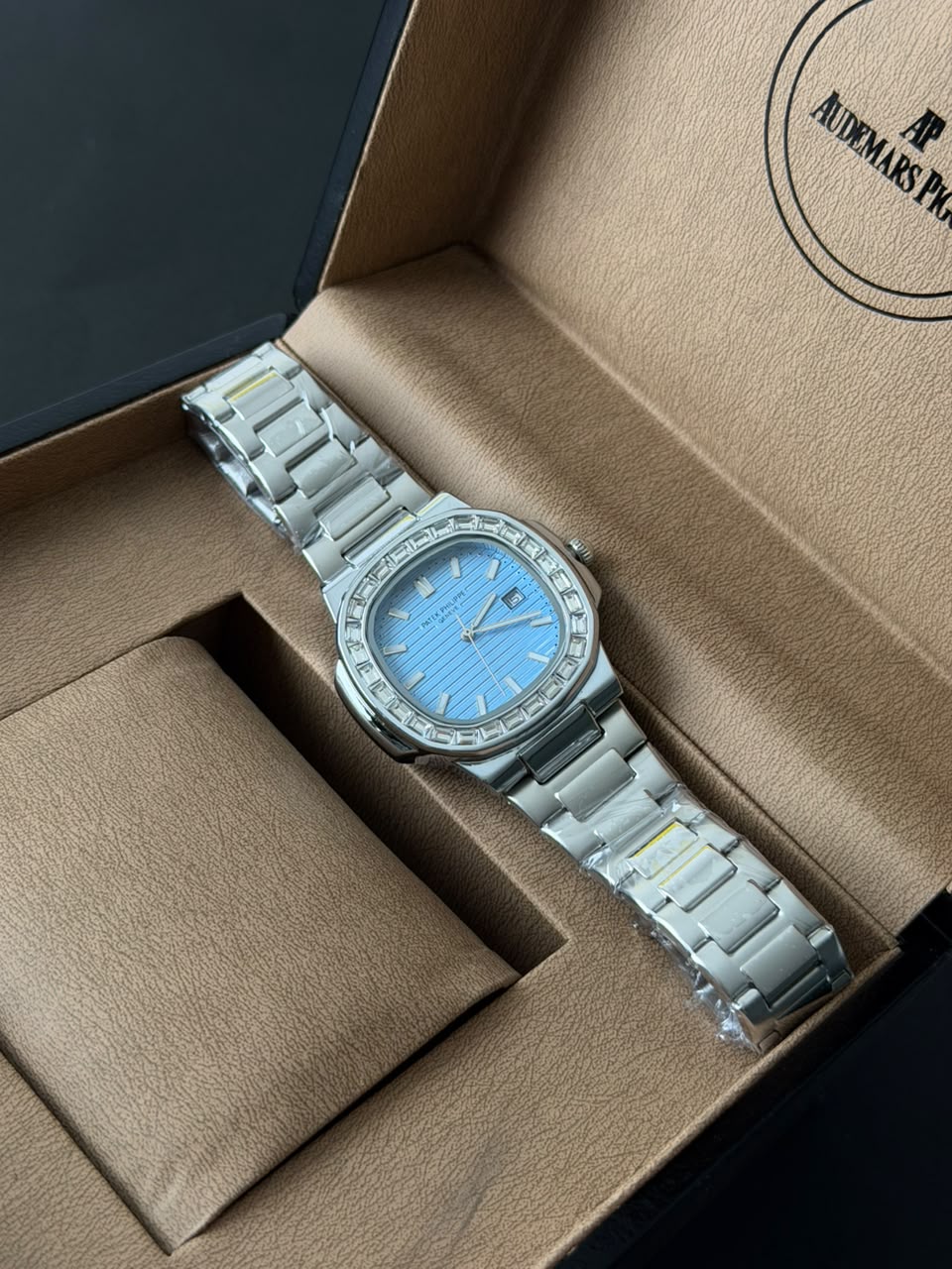 Patek Philippe Nautilus Style – Silver Ice Blue Diamond Bezel