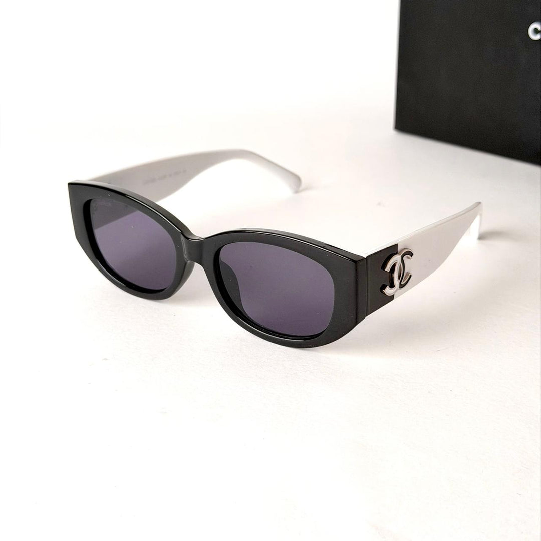 Chanel CC - Monochrome