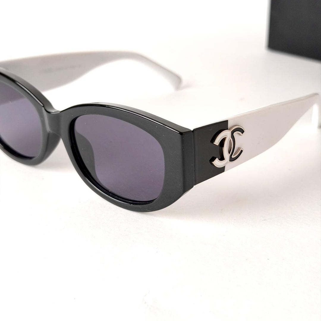 Chanel CC - Monochrome