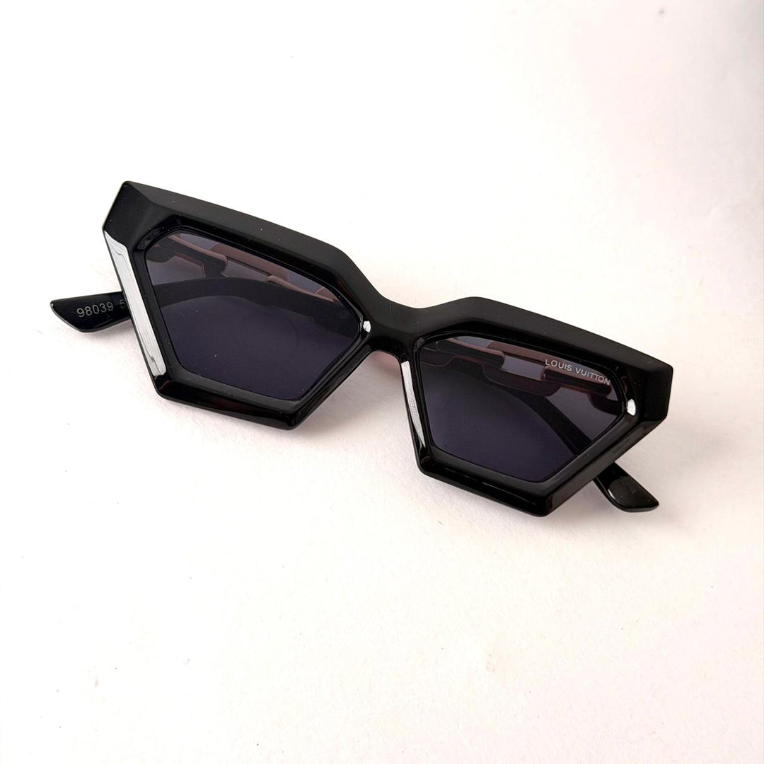 Louis Vuitton Chain Link Hexagon – Gloss Black - Giiz store
