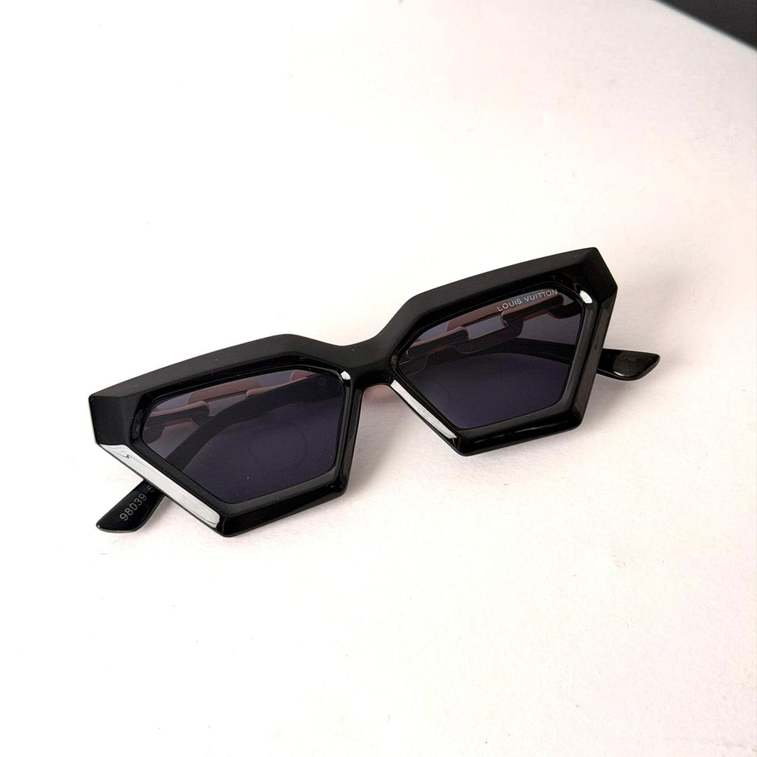 Louis Vuitton Chain Link Hexagon – Gloss Black - Giiz store