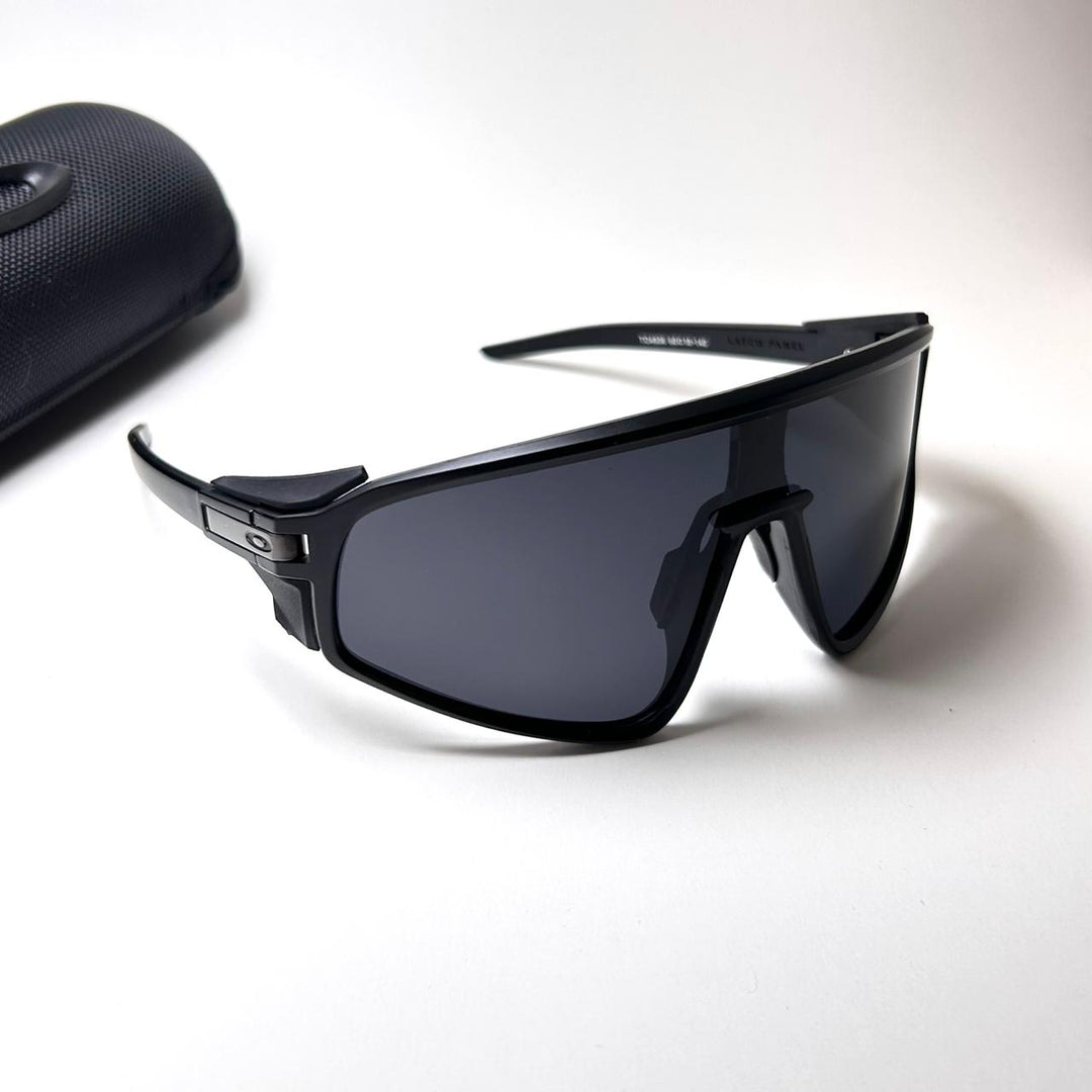 Oakley Latch Panel Polarized - Black - Giiz store