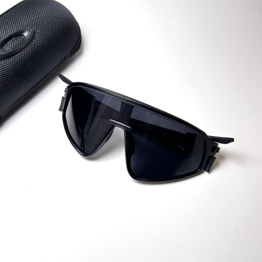 Oakley Latch Panel Polarized - Black - Giiz store