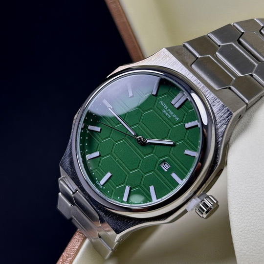 Patek Philippe Nautilus – Green &amp; Silver - Giiz store