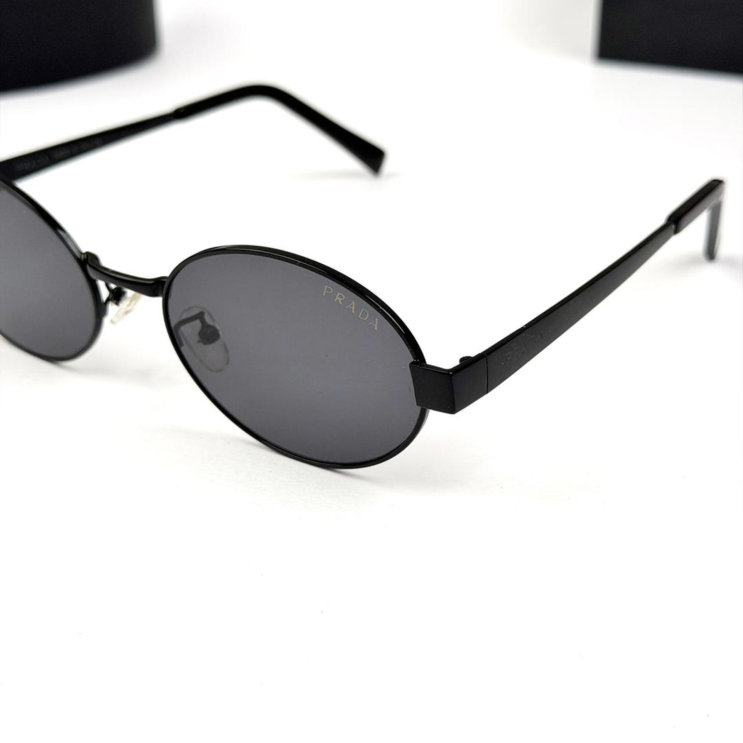 Prada Classic Oval - Black - Giiz store