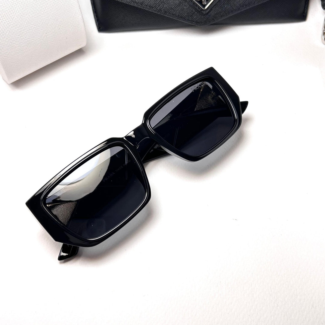 Prada Reactangular PR09ZS - Black - Giiz store